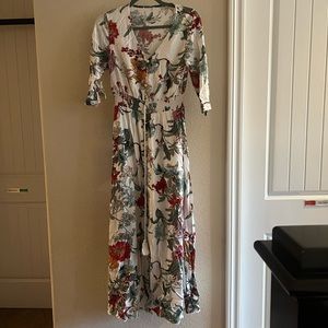 NWT: Floral flowy maxi dress